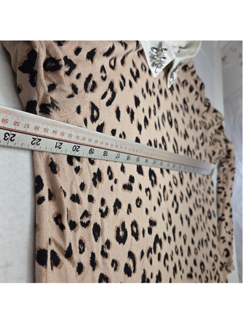Women's Time and Tru Leopard Print Crew Neck Sweater Plus XXL Beige - Picture 9 of 12